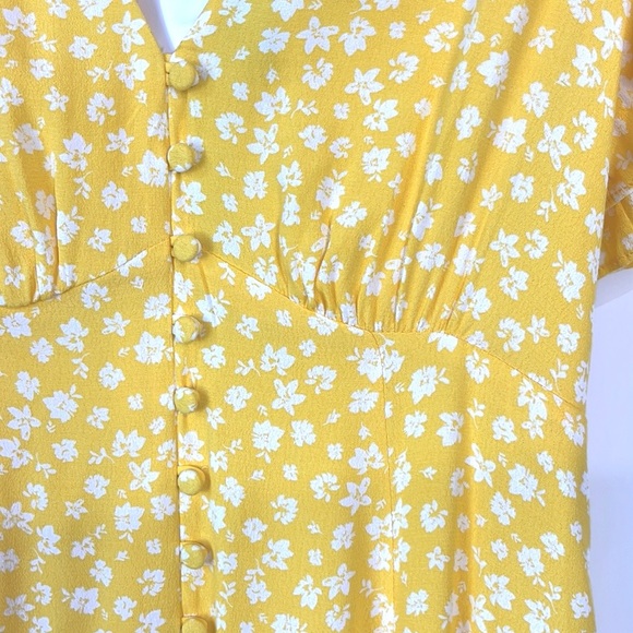 Ever New Pria Gold Lawson Ditsy Button Through Mini Dress - Picture 5 of 9